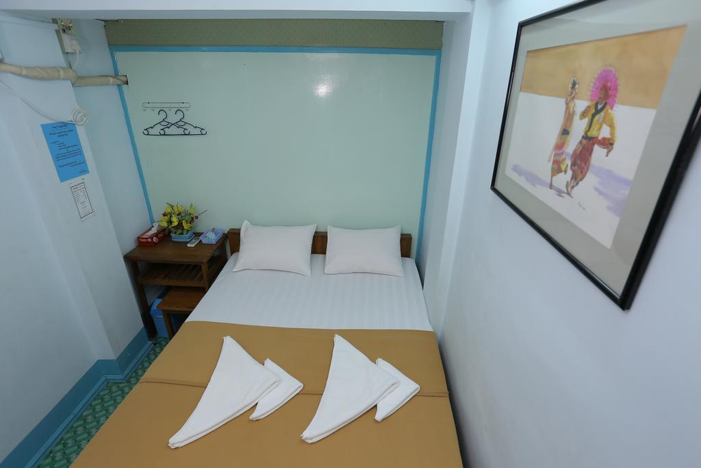 Chan Myae Thar Guest House Yangon Bilik gambar